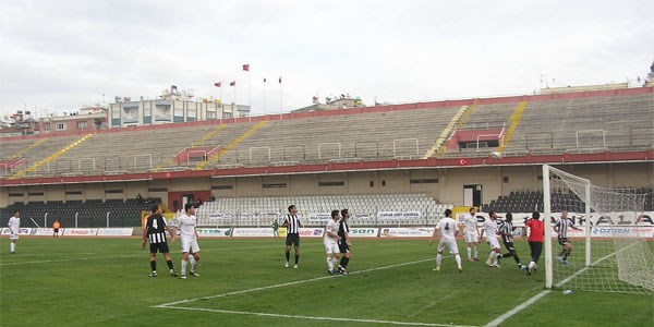 Adnan Menderes Stadı'nda açık tribün ihalesi yapıldı