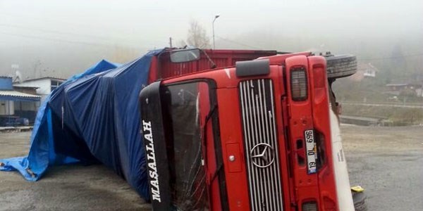 Bolu Dağı'nda yoğun sis kazaya yol açtı