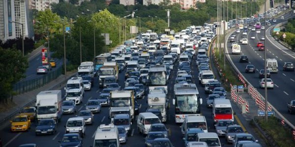 İstanbul'da trafik yoğunluğu kontak kapattırdı