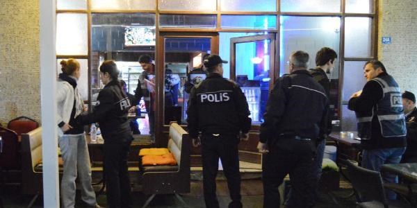Polis kafelerde öğrencilerin kimliğini kontrol etti, adreslerini belirledi