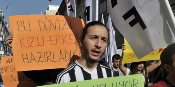 Mersin'de 'kızlı-erkekli' yürüdüler