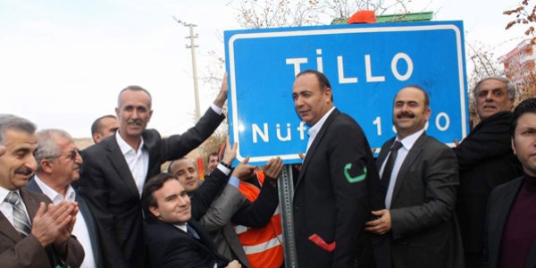 Aydınlar tabelası davul zurna eşliğine 'Tillo' ile değiştirildi