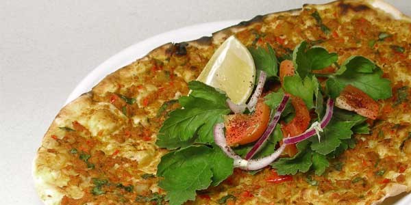 Pideye domuz kıyması lahmacuna kemik külü koyuyorlar