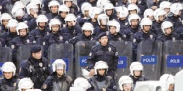 Yüzlerce polisten Meclis'e dilekçe!