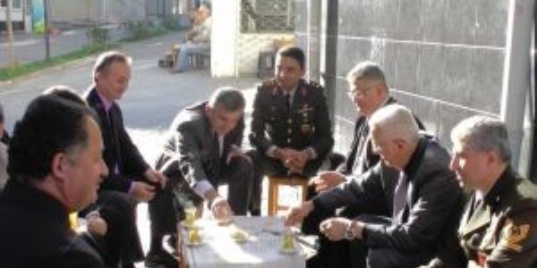 Akçakoca'da bürokratların çay keyfi