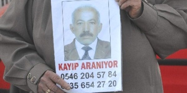 Kaybolan kocasını sokak sokak arıyor