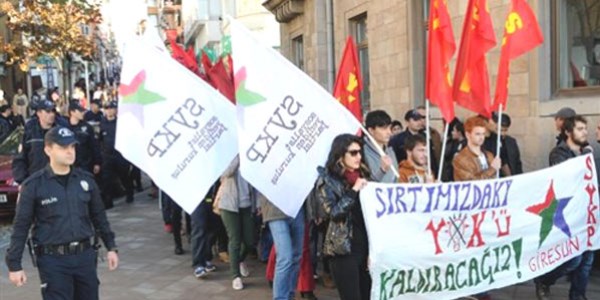 Üniversiteli öğrenciler YÖK'ü protesto etti