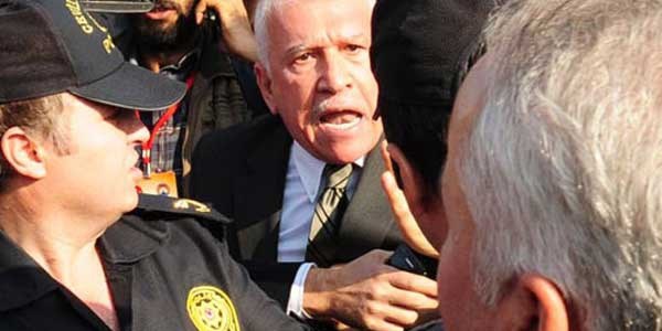 CHP'li vekil polisi tartakladı