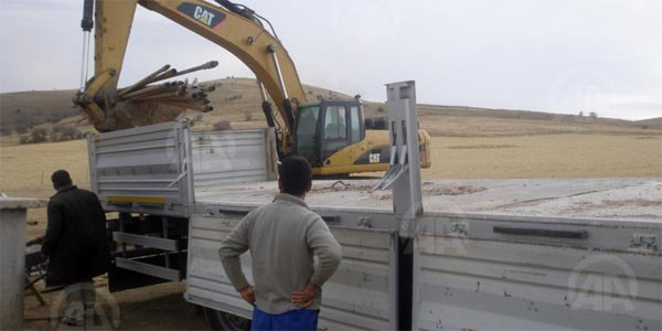 İş makinasıyla kaçak kazı