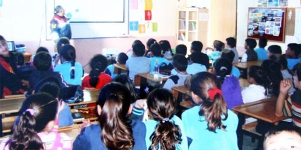 Ayvalık'ta jandarmadan öğrencilere trafik eğitimi