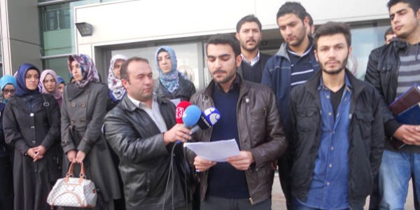 FÜ İlahiyat Fakültesi öğrencilerinden formasyon eylemi