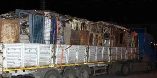 Hurda arasında 245 bin paket kaçak sigara