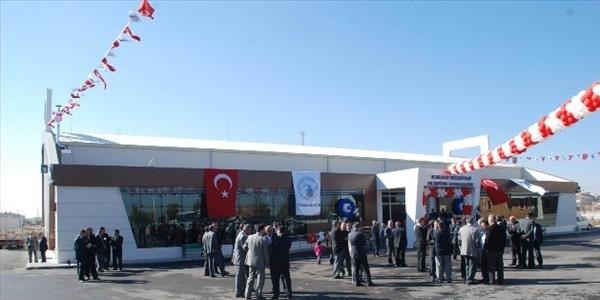 Karatay'da 5 okula yapılan spor salonu törenle açıldı