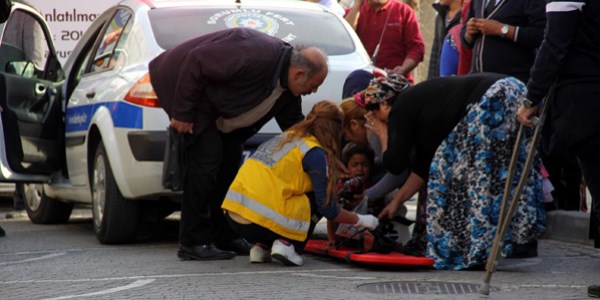 Küçük çocuğun ayağını otobüs ezdi