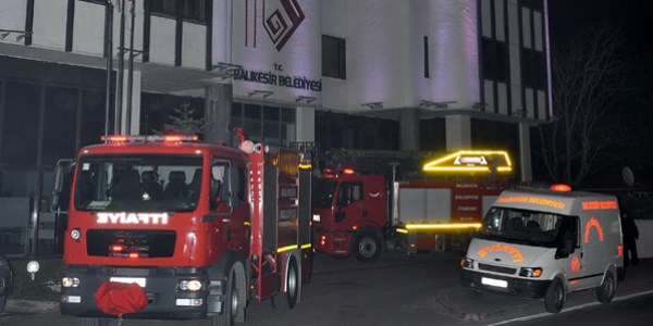 Balıkesir Belediyesi'nde yangın paniği