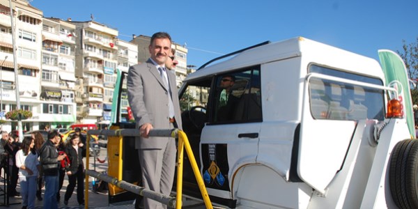 Başkanı emniyet kemeri kurtardı
