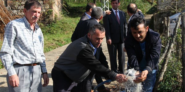 Mahalleye su geldi, yatak ambargosu kalktı