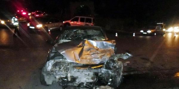 'Dur' ihtarına uymayan sürücü kaza yaptı: 6 yaralı