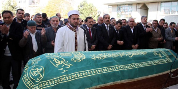 Suşehri Belediye Başkanı Sel'in amcası defnedildi