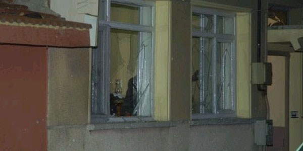Sokakta el bombası patladı!