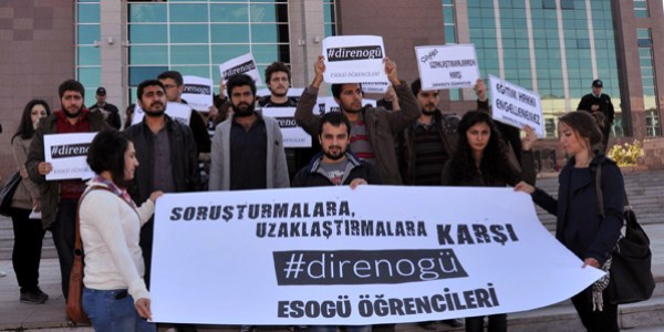 Haklarında uzaklaştırma kararı çıkan öğrenciler eylem yaptı