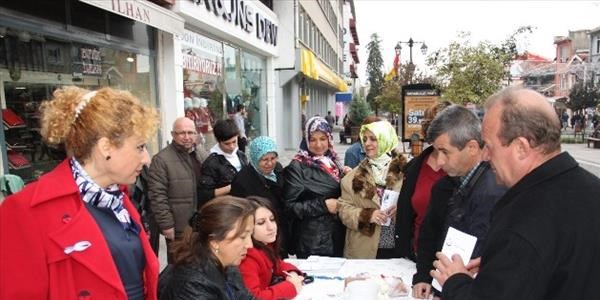 Şeker ölçümü yapılarak, diyabete dikkat çekildi