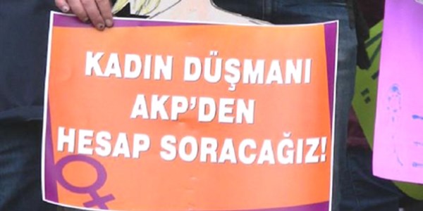 Adliye önünde kadın eylemi