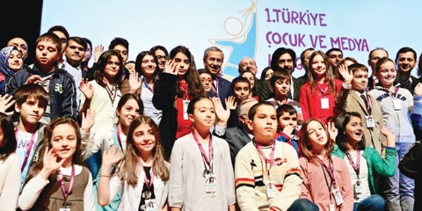Çocuklar sokakta arkadaşla oynamayı unuttu