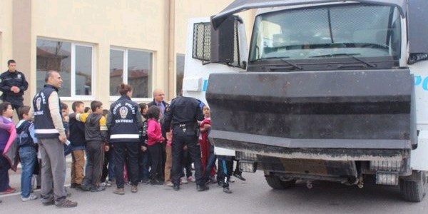 34 çocuk polislik mesleğini merkezinde tanıdı