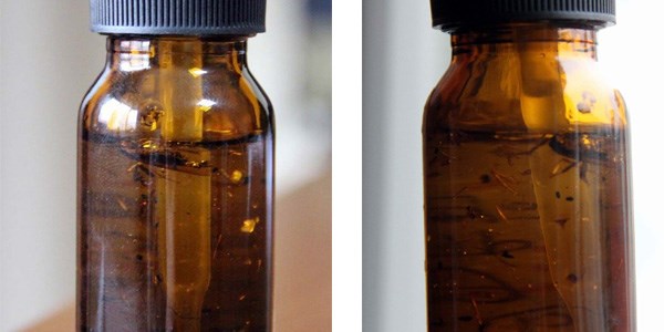 Eczaneden aldığı ilacın içinden böcek çıktı