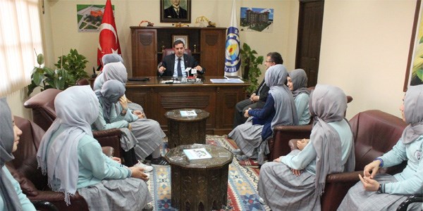 Öğrencilerden Zenbilci'ye, 'yurt' teşekkürü