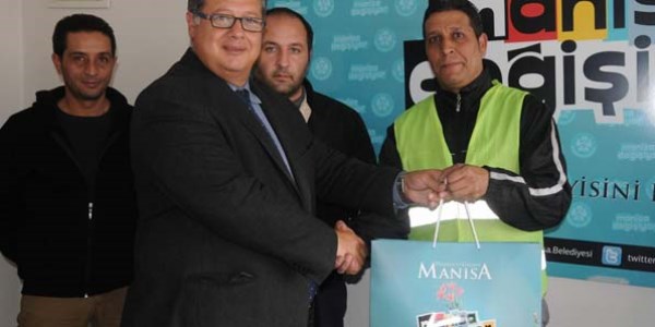 Manisa Belediyesi'nde ayın temizlik personeli ödüllendirildi