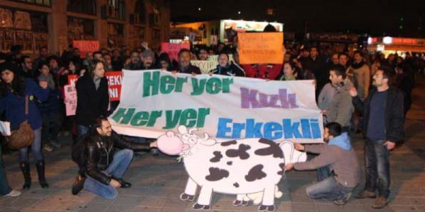 Kadıköy'de 'kızlı erkekli' yürüyüş
