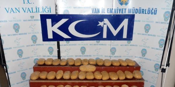 20 kilo eroini Hollanda'ya gönderemeden yakalandılar