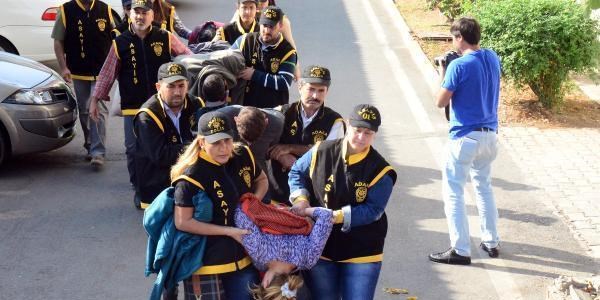 'İyilik meleği ile tanıştıracağım' diyerek fuhşa sürüklemiş