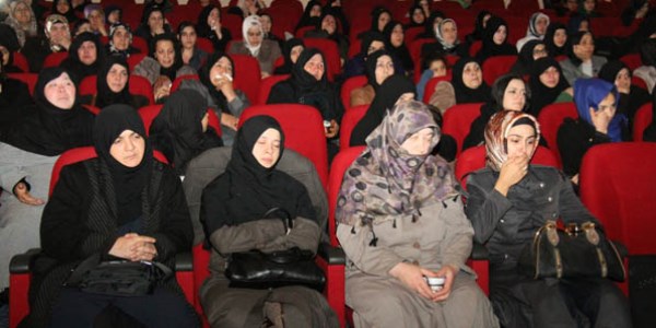Erzurum'da ağlatan anma töreni
