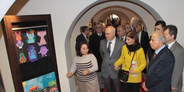 Lösemili çocukların resim ve el becerileri sergilendi