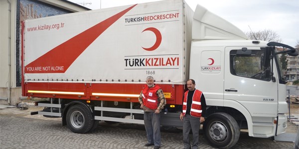 Yangın mağduru ailelilere Kızılay'dan yardım