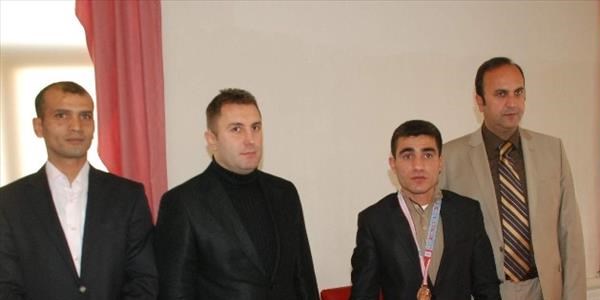 Tokatlı boksöre bronz madalya