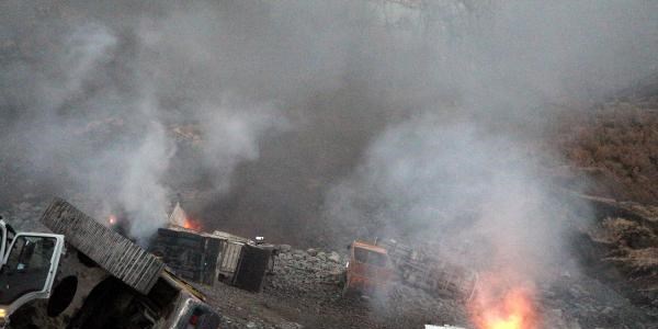 PKK'lılar, Şırnak'ta şantiye basıp 10 aracı yaktı