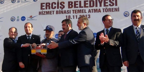 Erciş'e modern belediye hizmet binası yapılıyor