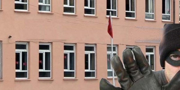 Hırsızlar okulu soydu