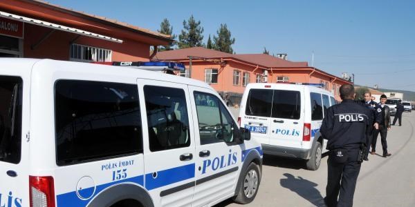 Cezaevi önünde kavga: 2 yaralı