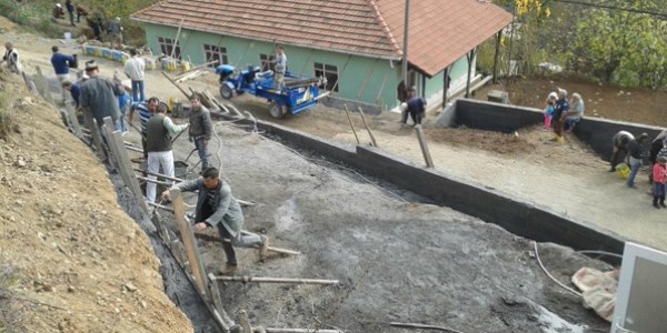 Ereğli'de, Cemevi ve okul binası köylüler tarafından onarılıyor