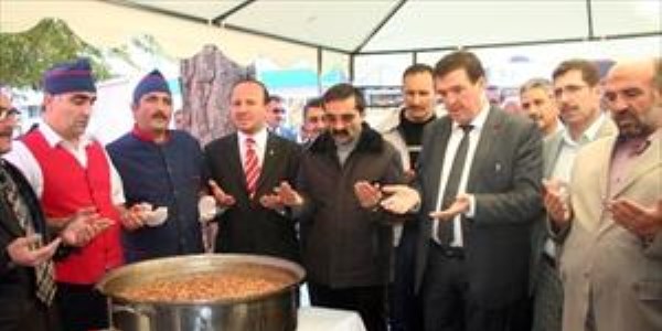 Milli Eğitim Müdürlüğünden aşure ikramı