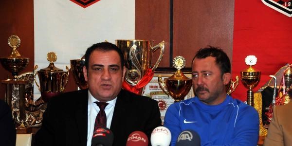 Sergen Yalçın Gaziantepspor ile sözleşme imzaladı