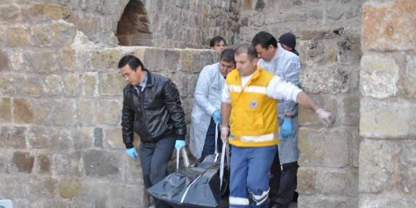 Kalede manzarayı izlerken düşüp öldü