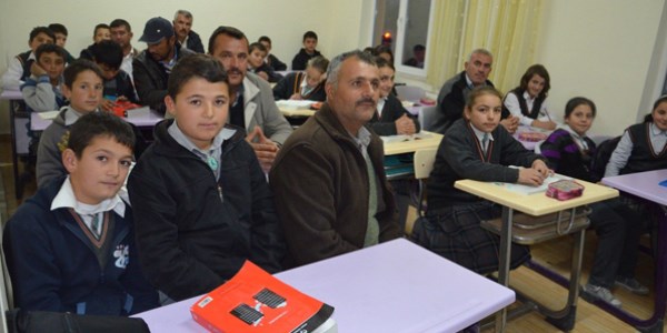 Gölcük'te okuma salonu eylemi