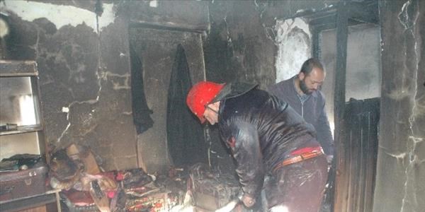Van'da ev yangını; 4 yaralı