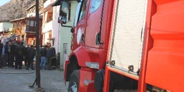 İtfaiyeye elektrik direği engeli